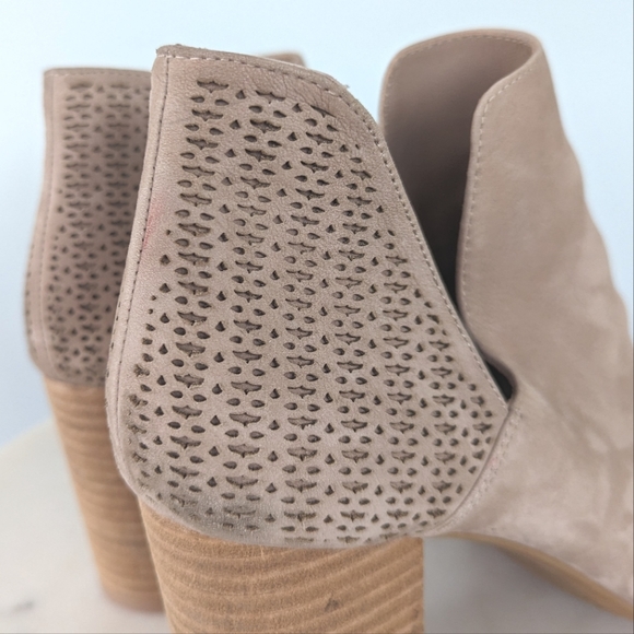 Antonio Melani Tan Suede Leather Laser Cut Ankle Booties - Picture 8 of 11